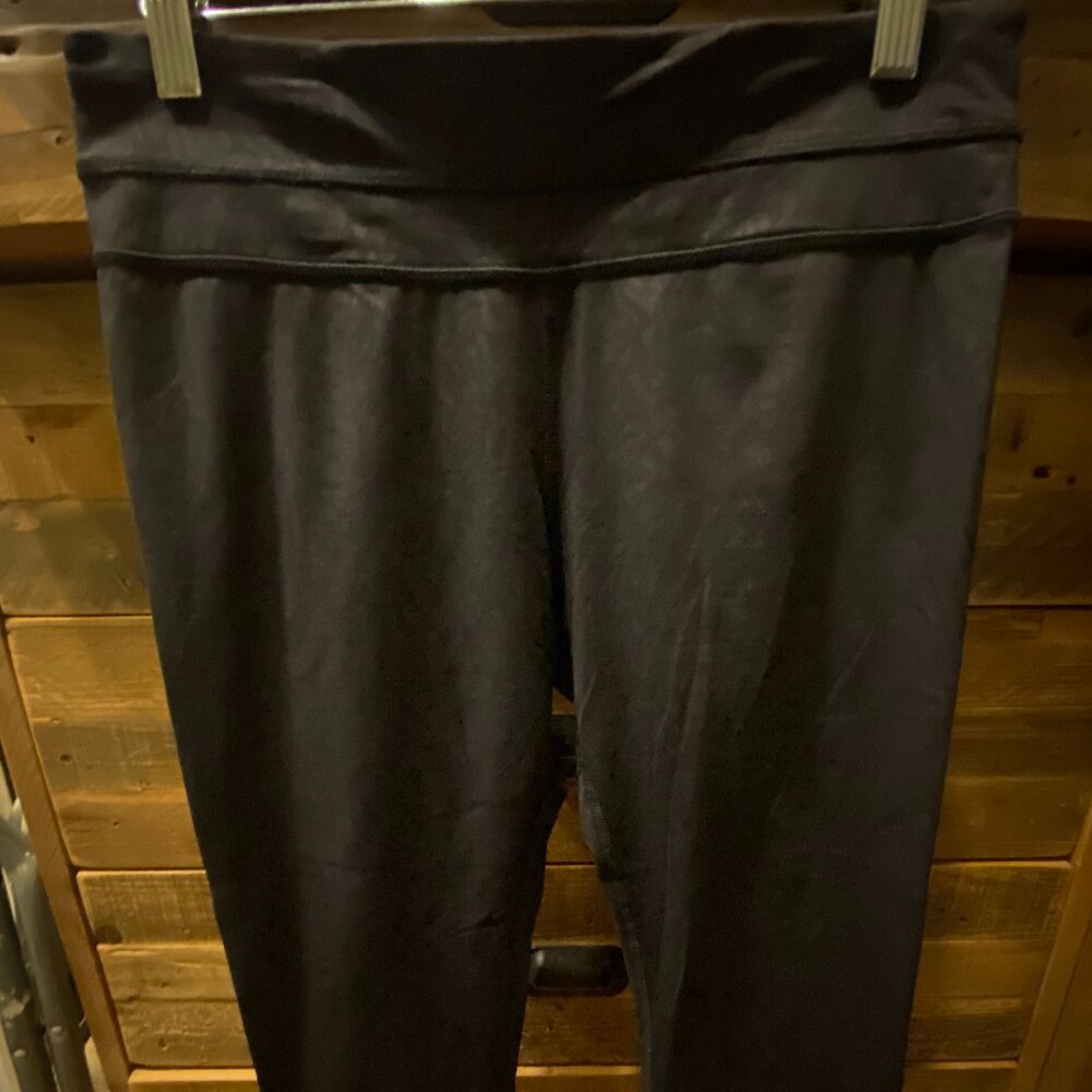LULULEMON CROP LEGGINGS. SZ 8